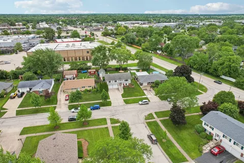 View/Area - 785 Cambridge Ln, Hoffman Estates, IL 60169 photo 2 of 5