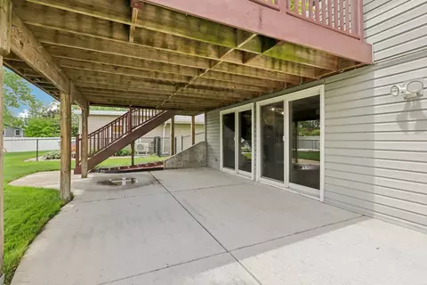 Exterior - 785 Cambridge Ln, Hoffman Estates, IL 60169 photo 7 of 14