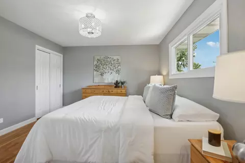 Bedroom - 785 Cambridge Ln, Hoffman Estates, IL 60169 photo 2 of 8