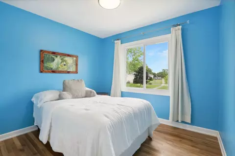 Bedroom - 785 Cambridge Ln, Hoffman Estates, IL 60169 photo 6 of 8