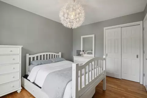 Bedroom - 785 Cambridge Ln, Hoffman Estates, IL 60169 photo 5 of 8