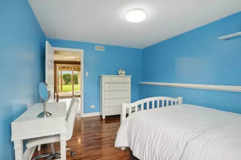 Bedroom - 785 Cambridge Ln, Hoffman Estates, IL 60169 photo 8 of 8