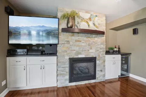 Living - 785 Cambridge Ln, Hoffman Estates, IL 60169 photo 5 of 6