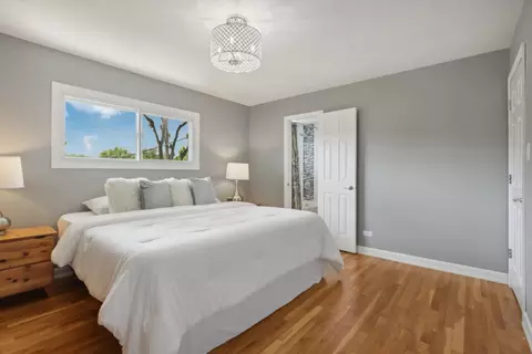 Bedroom - 785 Cambridge Ln, Hoffman Estates, IL 60169 photo 3 of 8
