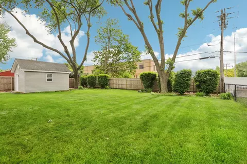 Exterior - 785 Cambridge Ln, Hoffman Estates, IL 60169 photo 11 of 14