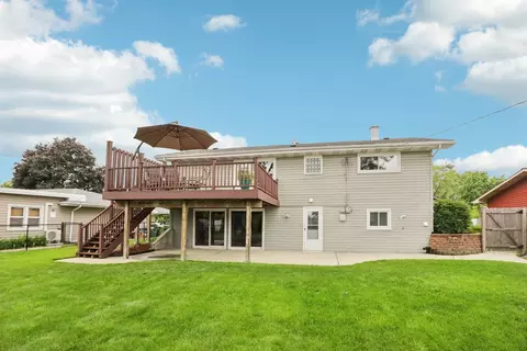 Exterior - 785 Cambridge Ln, Hoffman Estates, IL 60169 photo 8 of 14