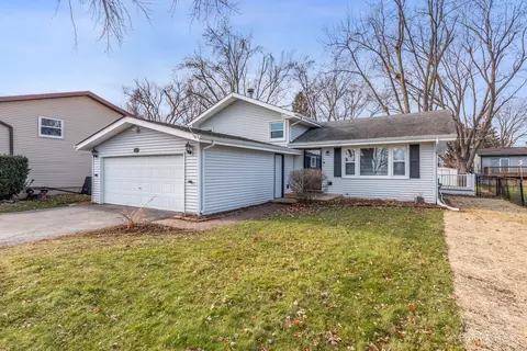 1507 Adams St, Lake In The Hills, IL 60156