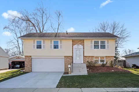 807 Larsen Ave, Streamwood, IL 60107