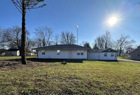 218 E Papineau St, Saint Anne, IL 60964