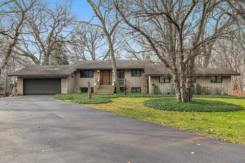 611 Hawthorne Ct, Carpentersville, IL 60110