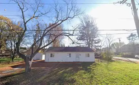 900 Highland Ave, Wauconda, IL 60084