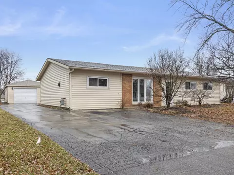 10252 Hilltop Dr, Orland Park, IL 60462