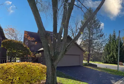 4231 White Ash Rd, Crystal Lake, IL 60014