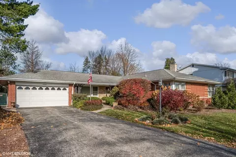 2520 Marian Ln, Wilmette, IL 60091