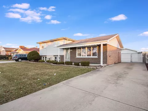 8121 S Octavia Ave, Bridgeview, IL 60455 photo 2