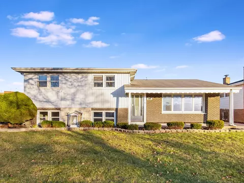 8121 S Octavia Ave, Bridgeview, IL 60455