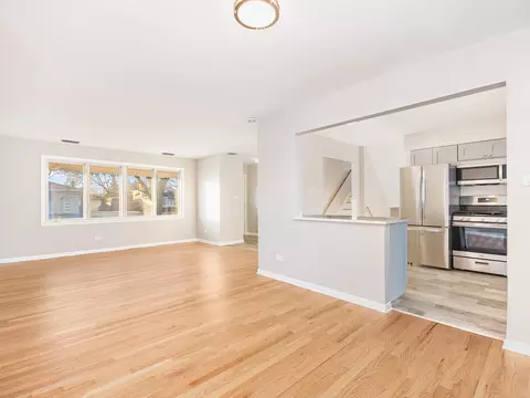 8121 S Octavia Ave, Bridgeview, IL 60455 photo 3