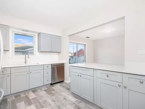 8121 S Octavia Ave, Bridgeview, IL 60455 photo 9