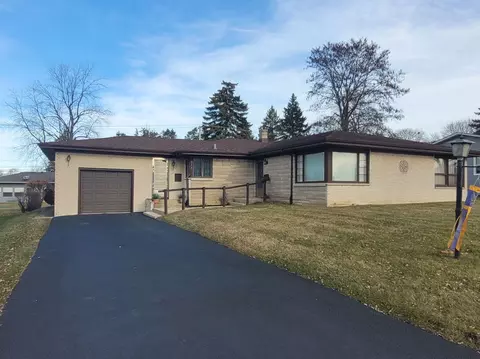 924 E 8th St, Lockport, IL 60441 photo 2