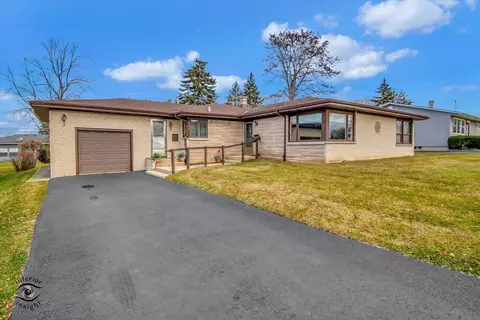 924 E 8th St, Lockport, IL 60441
