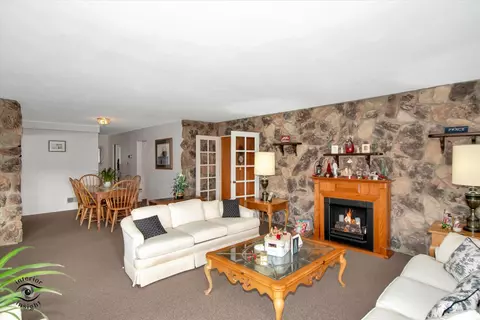 924 E 8th St, Lockport, IL 60441 photo 4