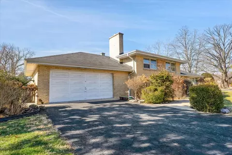 5689 N Rogers Ave, Chicago, IL 60646