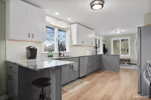 991 Hillcrest Rd, Elgin, IL 60123 photo 11