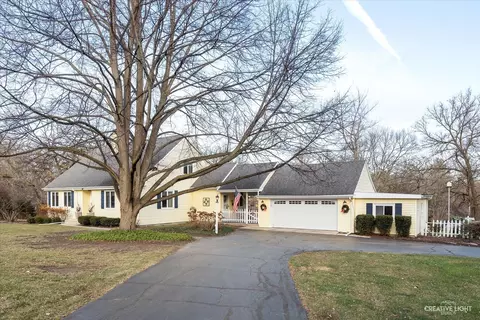 991 Hillcrest Rd, Elgin, IL 60123 photo 2