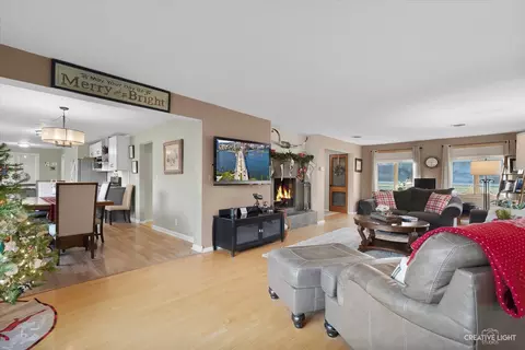 991 Hillcrest Rd, Elgin, IL 60123 photo 9
