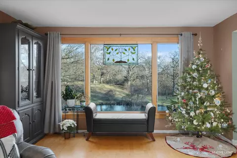 991 Hillcrest Rd, Elgin, IL 60123 photo 8