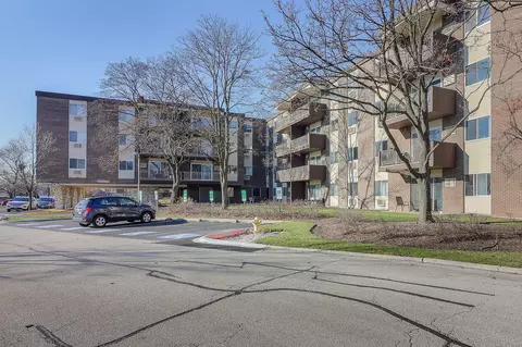 1321 S Finley Rd #201, Lombard, IL 60148