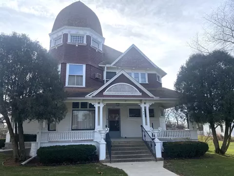 339 E Chestnut St, Sheffield, IL 61361