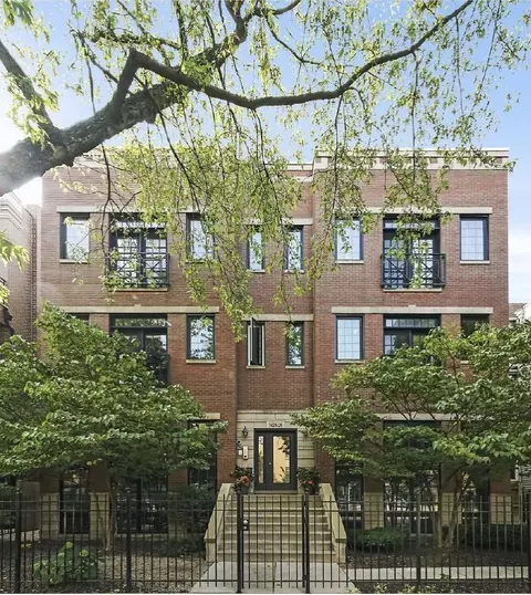 1425 W Roscoe St #1W, Chicago, IL 60657