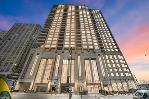 530 N Lake Shore Dr #2808, Chicago, IL 60611