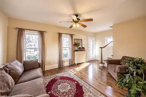 213 Perry St, Elgin, IL 60123 photo 4