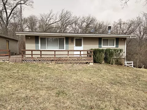 81 Indian Hills Dr, Putnam, IL 61560