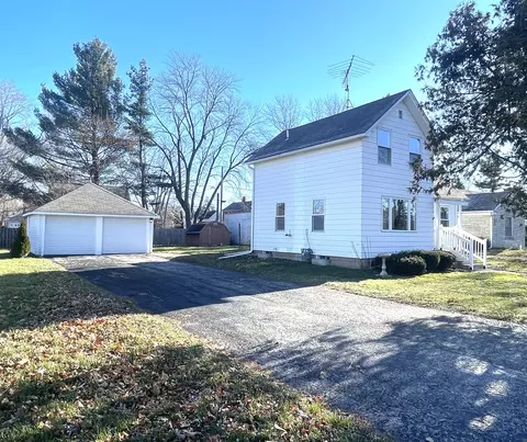 9714 Main St, Hebron, IL 60034 photo 2