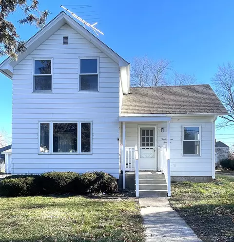 9714 Main St, Hebron, IL 60034