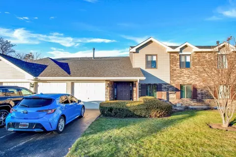 860 Cross Creek Dr #BB1, Roselle, IL 60172