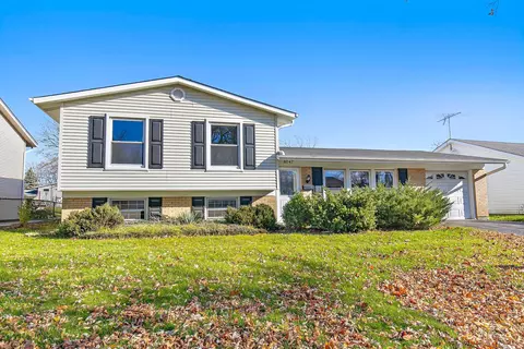 8047 Carlisle Dr, Hanover Park, IL 60133