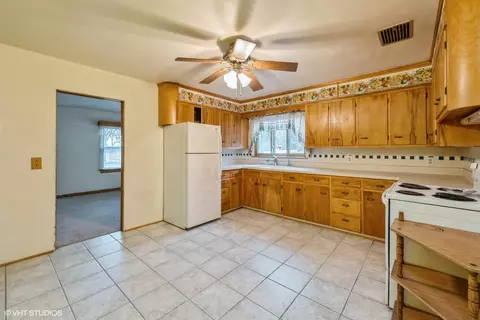 400 W Main St, Capron, IL 61012 photo 7