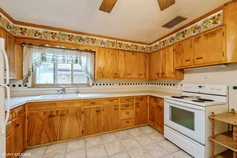 400 W Main St, Capron, IL 61012 photo 8