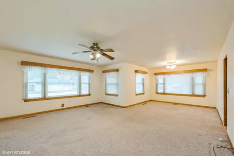 400 W Main St, Capron, IL 61012 photo 4