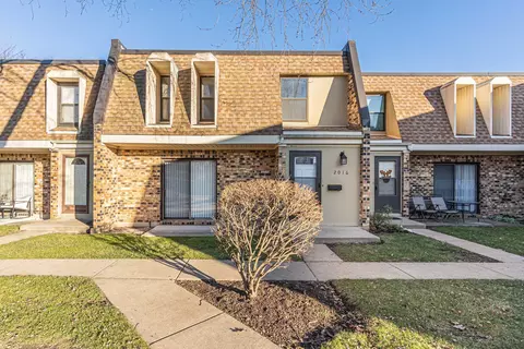 2016 Country Club Dr, Woodridge, IL 60517