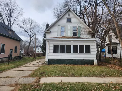 210 Royal Ave, Rockford, IL 61101