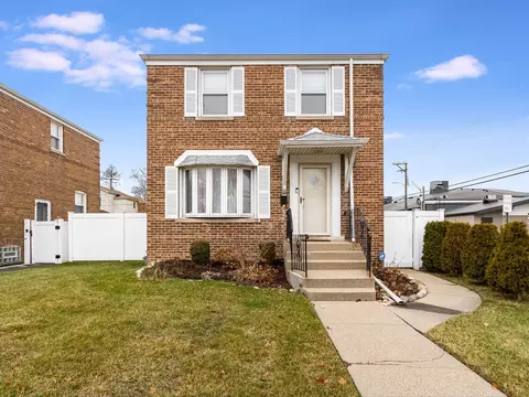 9514 S Trumbull Ave, Evergreen Park, IL 60805