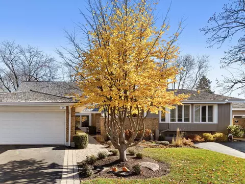56 Briarwood Ln, Oak Brook, IL 60523