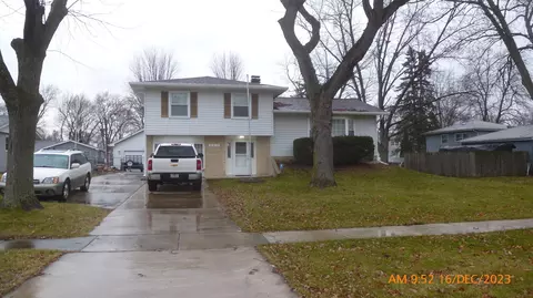 30 W142 Claymore Ln, Naperville, IL 60563