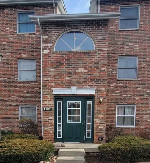 4307 W Shamrock Ln #3C, Mchenry, IL 60050