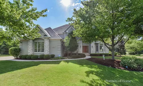 42 Marsh Ln, Batavia, IL 60510
